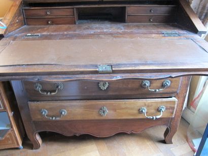 Bureau scriban en bois naturel

Travail ...