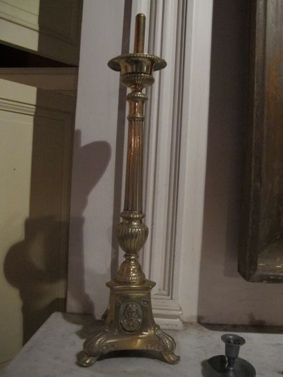 Pair of brass torches

H. 60 cm

We join...