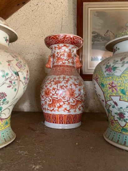CHINA

Porcelain vase in the form of a baluster...