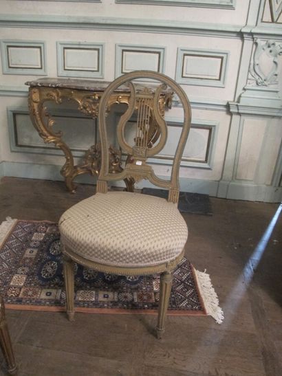 Pair of chairs with openwork lyre backs