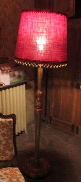 Floor lamp in gilded wood