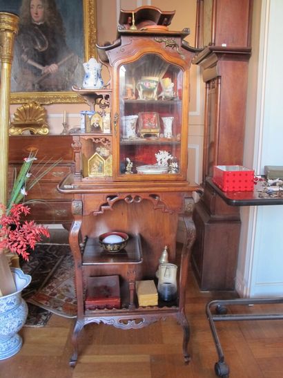 In the manner of VIARDOT,

Display cabinet...