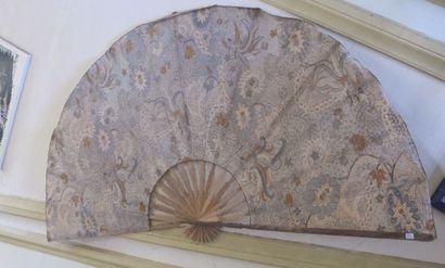 Two large fans

L. 175 cm