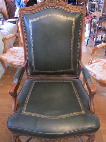 Pair of Louis XV style convertible armchairs

A...