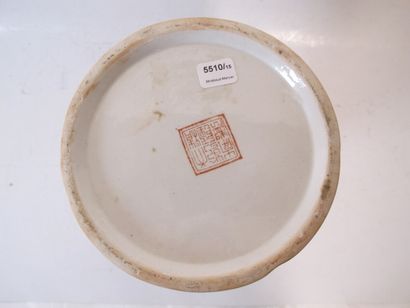 CHINA

Porcelain vase in the form of a baluster...
