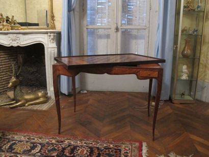 Table tric trac, inlaid curved legs in the...