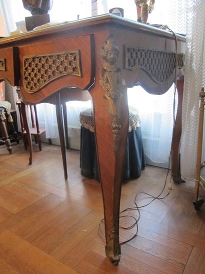 Louis XV style flat desk in curly veneer...