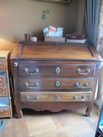 Bureau scriban en bois naturel

Travail ...