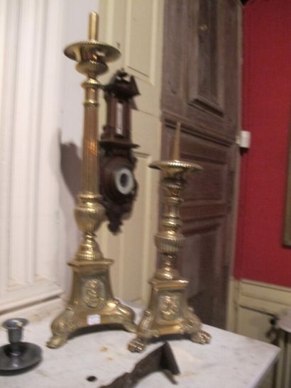 Pair of brass torches

H. 60 cm

We join...