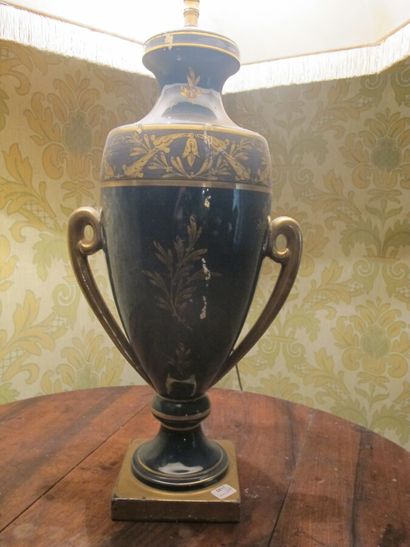 Ceramic lamp base blue and gold

H. 87 c...