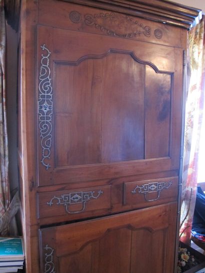 Two-door natural wood hosier

288 x 57 x...