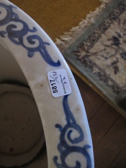 JAPAN

Two large porcelain vases with blue...