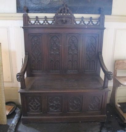 Carved wooden bench with Gothic decor

H....