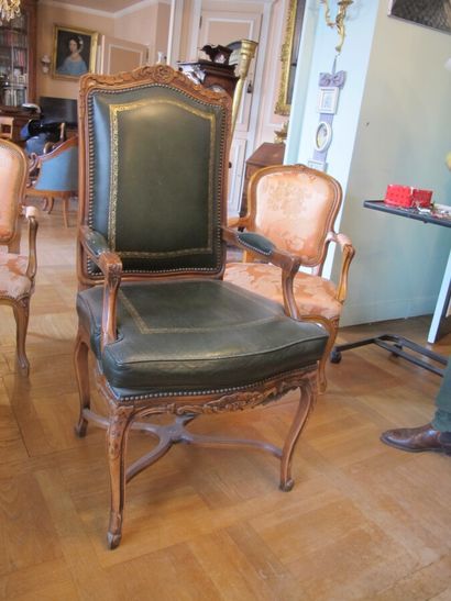 Pair of Louis XV style convertible armchairs

A...