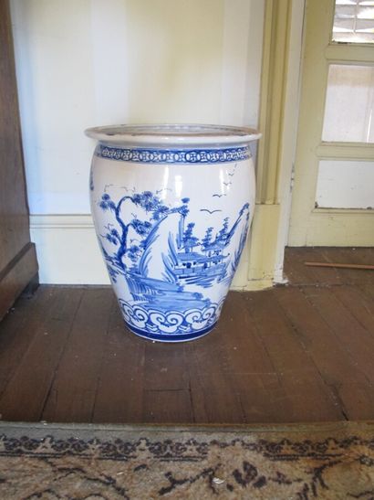 JAPAN

Two large porcelain vases with blue...