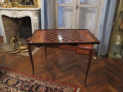 Table tric trac, inlaid curved legs in the...