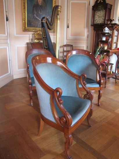 Set of three armchairs with gondola backrest,...