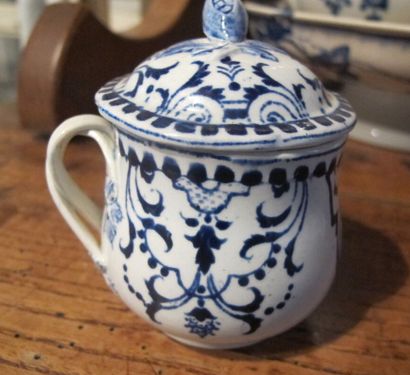 GIEN

10 ceramic covered cream pots with...