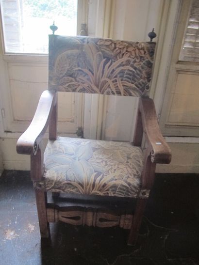 Pair of armchairs 

17th century style