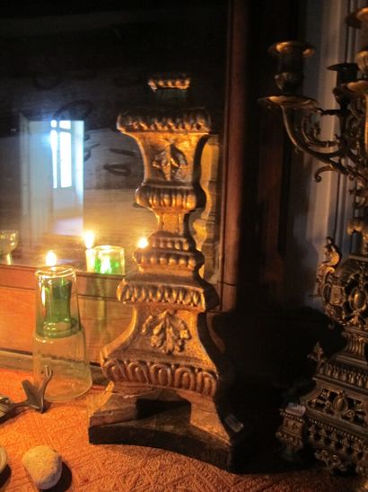 Tripod gilded wooden candelabra element