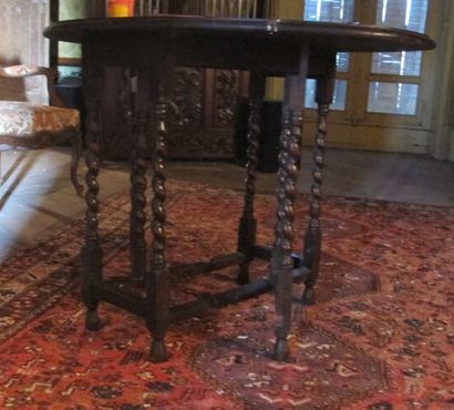 Gate leg table in natural wood