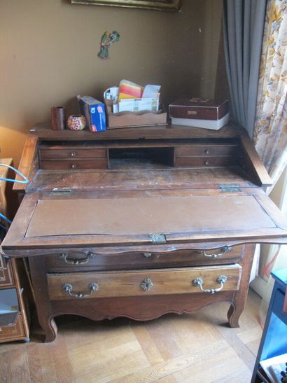 Bureau scriban en bois naturel

Travail ...