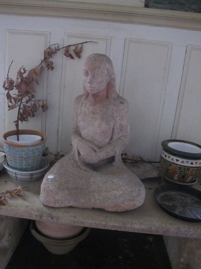 Woman squatting

clay sculpture

H. 66 cm...