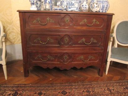Moulded natural wood chest of drawers with...