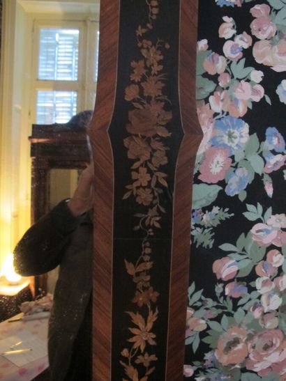 Inlaid veneer fireplace mirror

143 x 108...