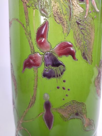 GALLE Émile (1864-1904)

Vase à base renflée...