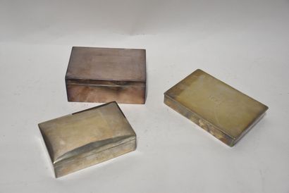 Trois boites en métal argenté