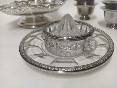 Lot en argent comprenant : 

- coupe à pied...