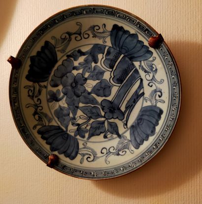 CHINE

Cinq assiettes en porcelaine à décor...
