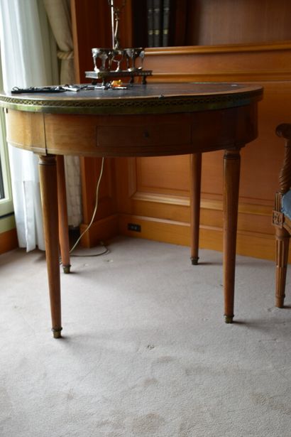 Table bouillote avec son bouchon tendu de...