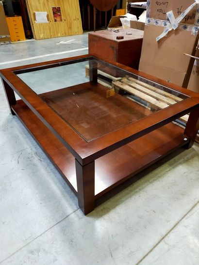 Table basse en bois, dessus verre

Haut....