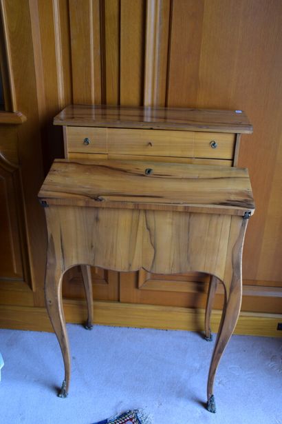 Petit bonheur du jour

Style Louis XV

87...