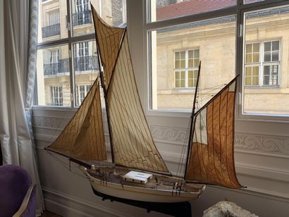 Maquette ancienne bateau avec socle en fer...