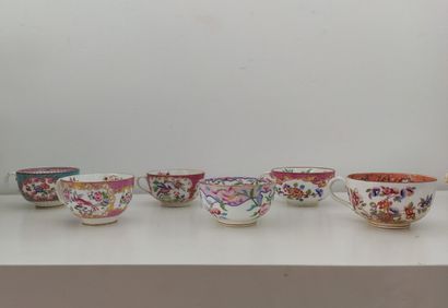 MINTON & Divers

Partie de service en faience...