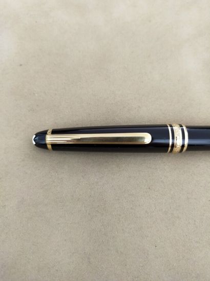 MONT BLANC MEISTERSTUCK 

Stylo roller laque...