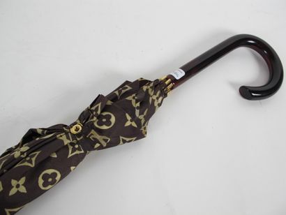 Louis VUITTON 

Parapluie homme en toile...