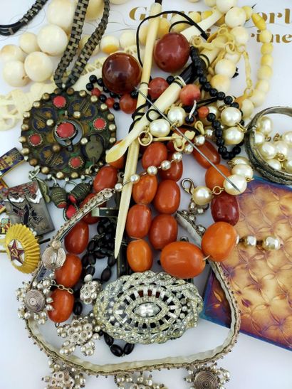 Lot de bijoux fantaisie