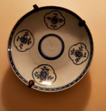 CHINE

Cinq assiettes en porcelaine à décor...