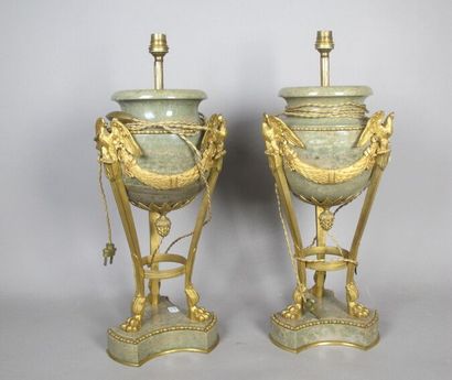 Paire de cassolettes en marbre vert moucheté,...