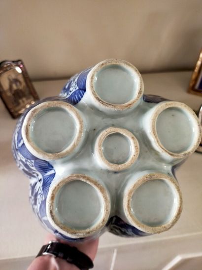 Vase en porcelaine de chine bleu et blanc,...