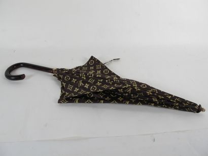 Louis VUITTON 

Parapluie homme en toile...