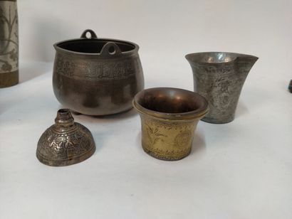 Lot de vases en dinanderie

Travail du M...