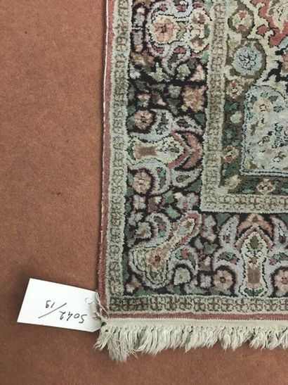 Tapis Ghoum en soie (chaîne, trame et velours...