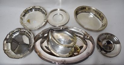 Lot en métal argenté comprenant plats, coupes...