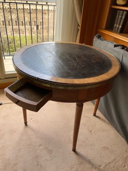 Table bouillote avec son bouchon tendu de...