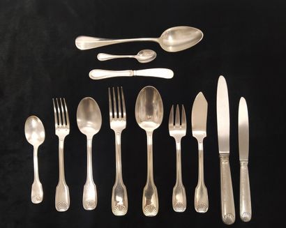 CHRISTOFLE 

Partie de ménagère en métal...
